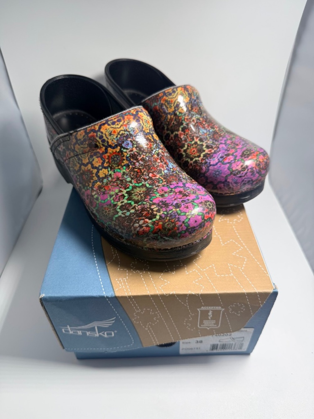 Dansko Professional MOSAIC FLORAL Patent Leather Clogs Women’s EU 38 US 8